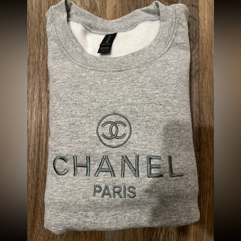 Paris Vintage Inspired Gray Sweater - Picture 3 of 3